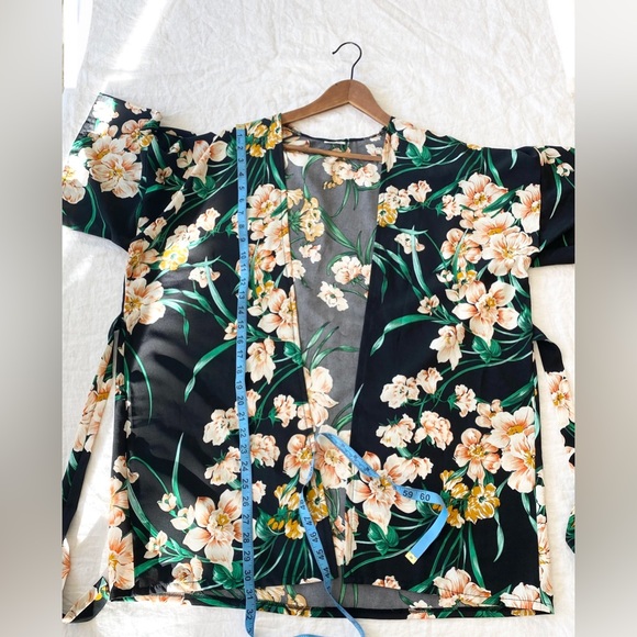 Lulla Collection by Bindya Floral Kimono - Picture 4 of 10